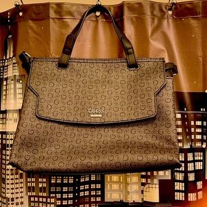 NWOT GUESS crossbody handbag